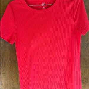 GAP Scarlet Ribbed Tee A0024